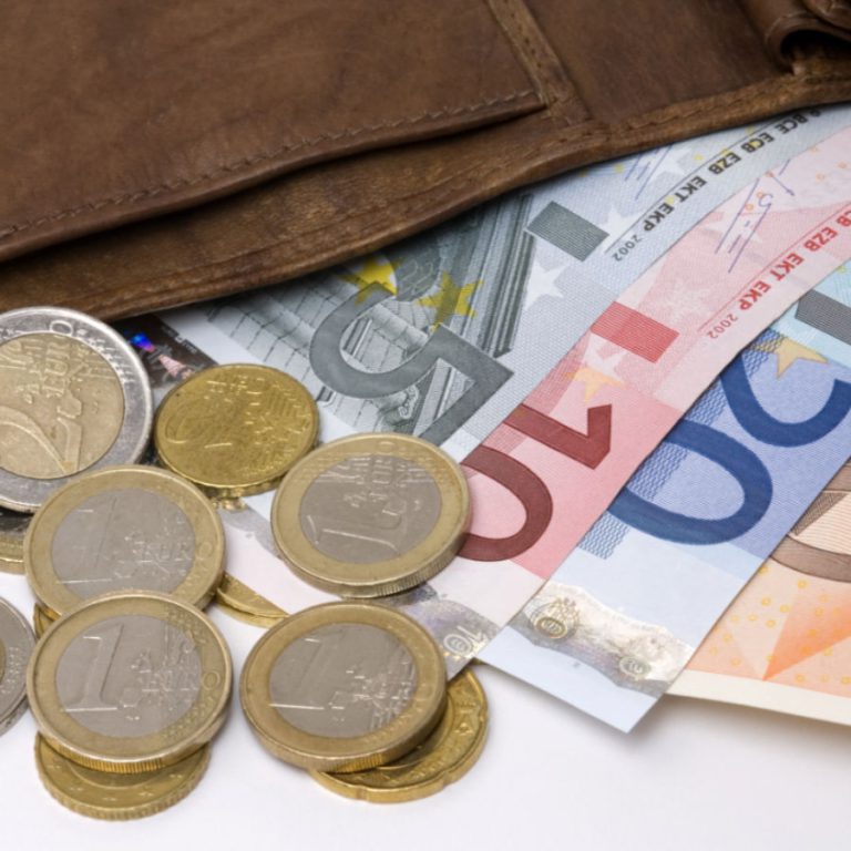 Dövizde son durum: Euro ve dolar zirvede 