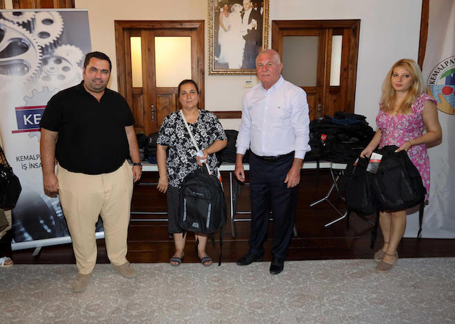 KESİAD’tan öğrencilere çanta ve kırtasiye desteği