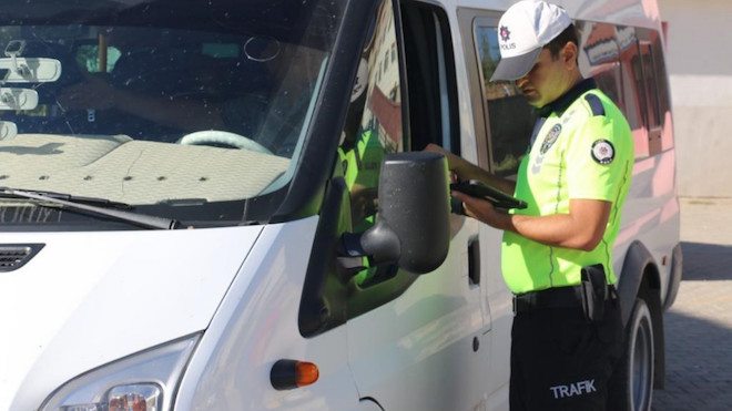 Ülke genelinde okul çevreleri ve servis araçları denetlendi