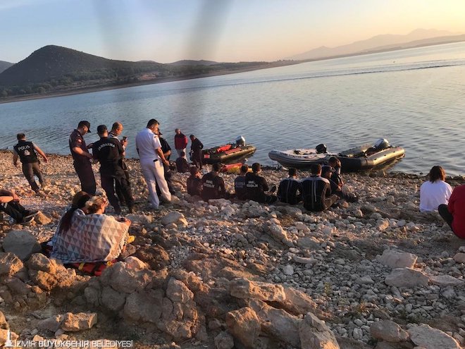İZSU ve itfaiye ekipleri düşen yangın söndürme helikopteri için seferber oldu