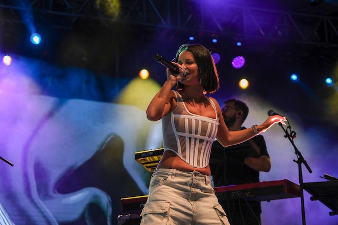 Menemen’de hünerli eller yarıştı, Inna coşturdu