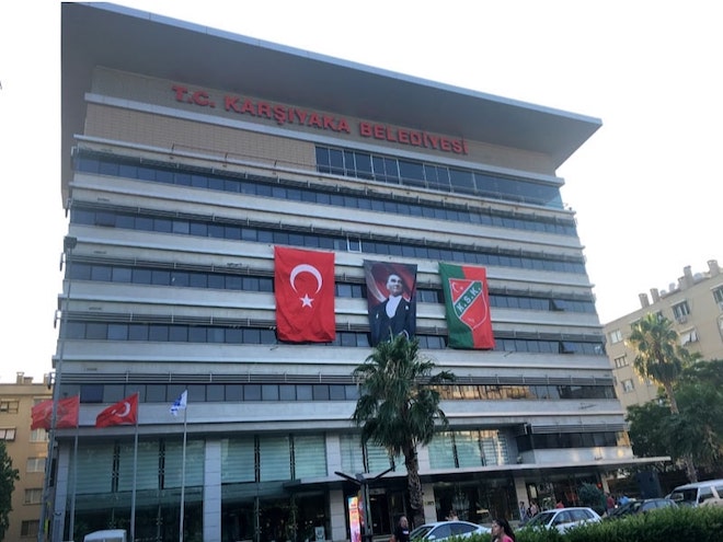 Karşıyaka Belediyesi Başkan Yardımcısı istifa etti