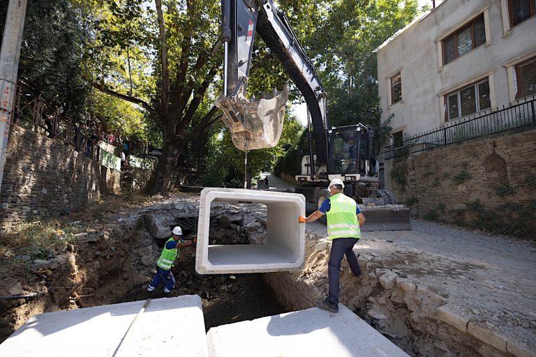 İZSU, Tire Çöplem Deresi’nde yenileme çalışması yapıyor
