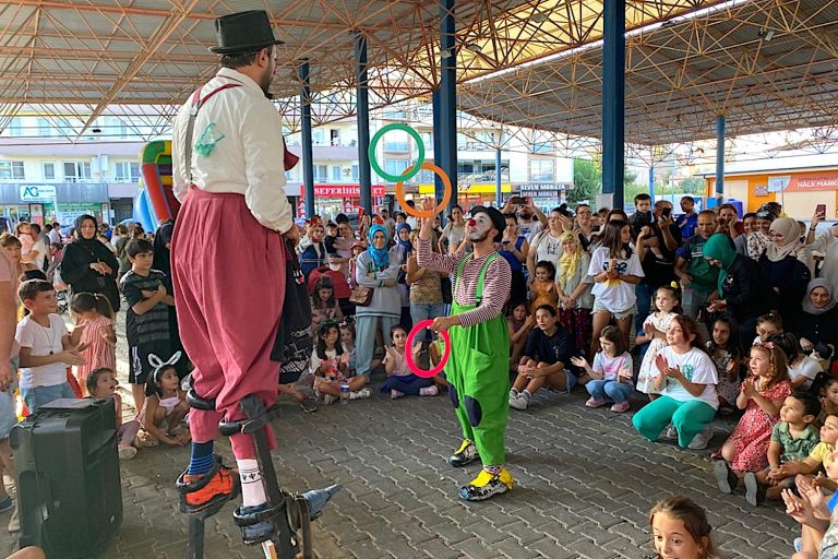 Seferihisar’lı çocukların şenlik keyfi