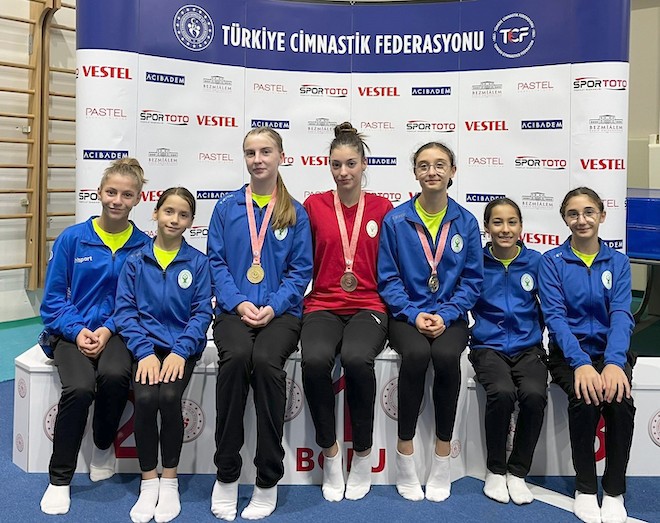 Bornovalı cimnastikçiler başarıya doymuyor