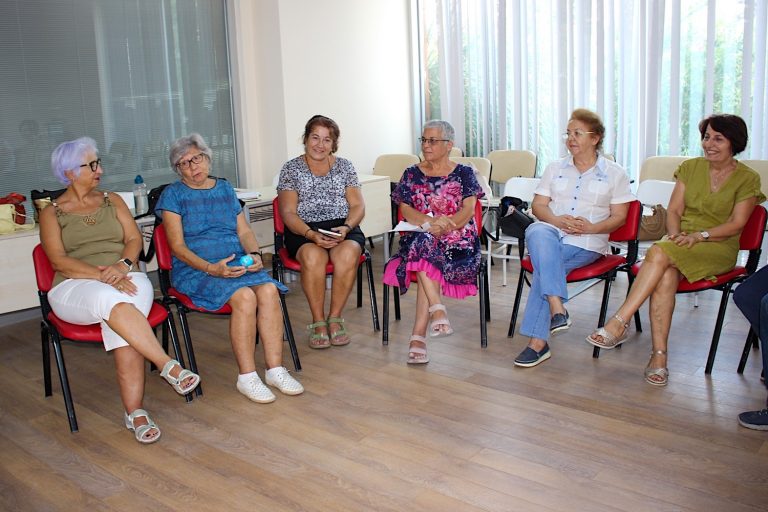 Karşıyakalı çınarlar ‘3. Yaş Üniversitesi’nde dersbaşı yaptı