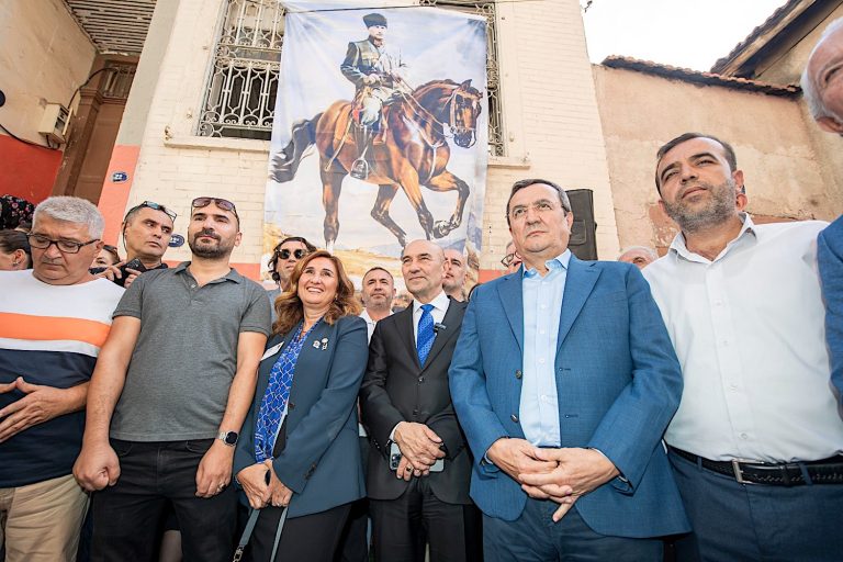 Sakin şehir İzmir sakin mekânına kavuştu