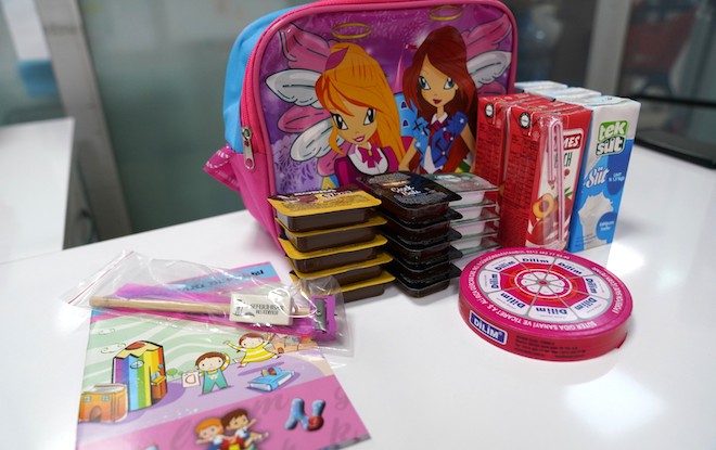 Seferihisar Belediyesi’nden öğrencilere beslenme çantası