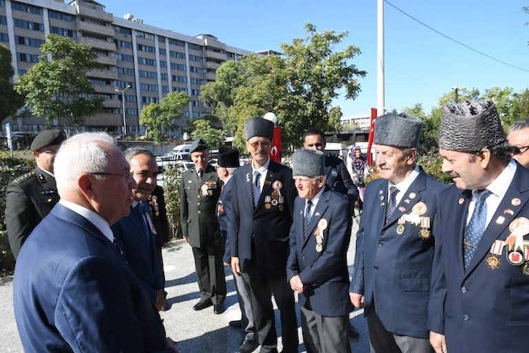 Başkan Selvitopu Gaziler Günü’nü kutladı