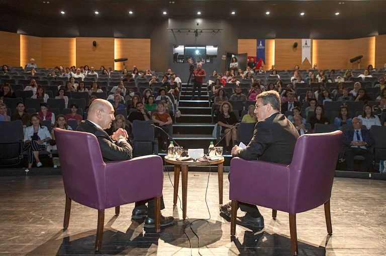 “Kapı kapı dolaşarak çocuklara beslenme çantası dağıtıyoruz”