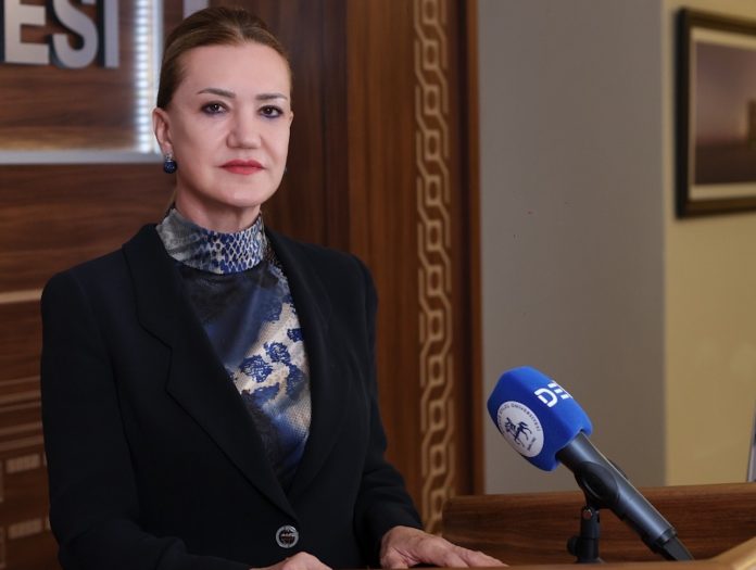 DEÜ Rektörü Nükhet Hotar