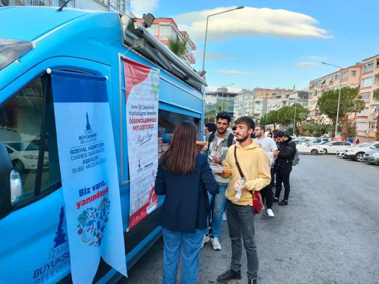 Büyükşehir’den öğrencilere sıcak yemek… 6 noktada üniversiteliye sıcak yemek dağıtımı başlıyor