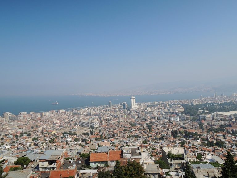 İzmir’de pastırma yazı etkisi devam ediyor… 23 Ekim Pazartesi hava durumu raporu 