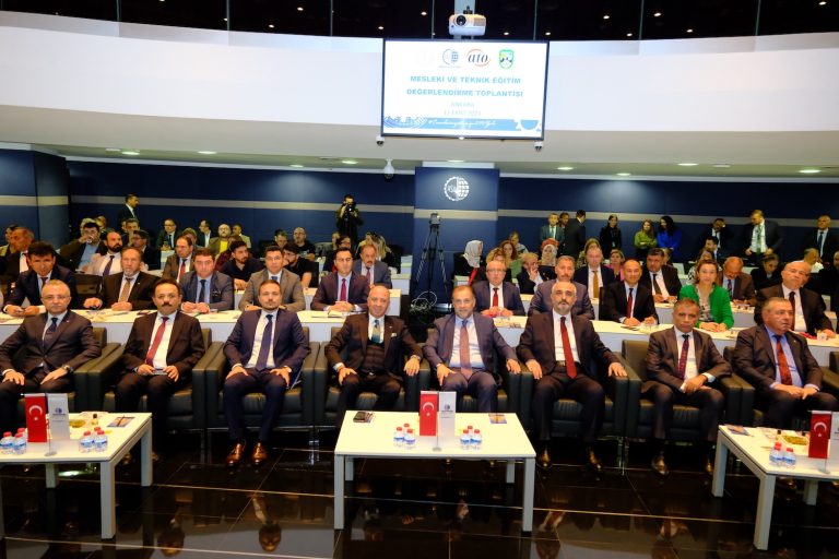 ASO Meclis Salonu'nda toplantı