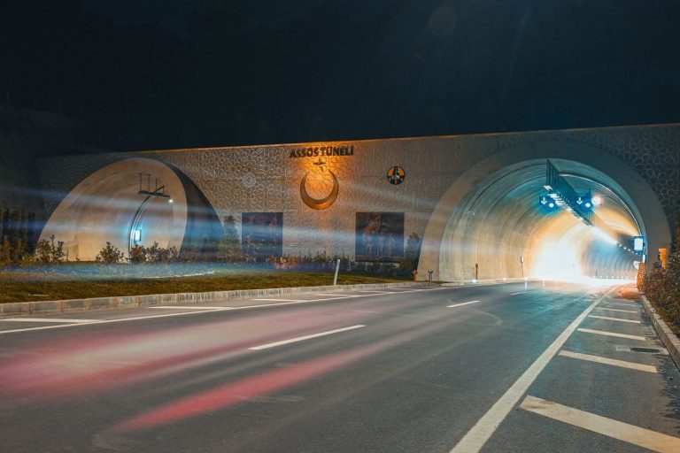 Assos ve Troya tünelleri ile zamandan ve akaryakıttan 309 milyon TL tasarruf edildi