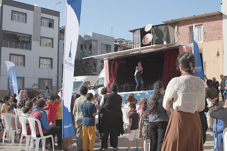 İzmir’i bayram coşkusu sardı