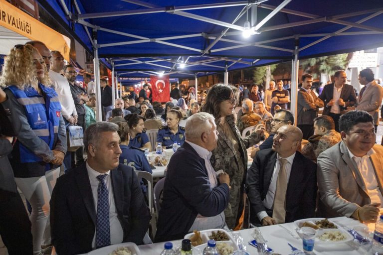 Başkan Soyer’den Şehit Polis Şimşek’in ailesine taziye 