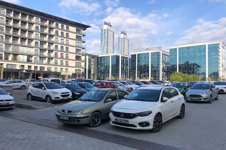 İzmir’e 50 noktada 5 bin araçlık otopark kazandırıldı