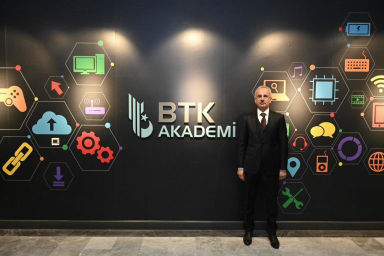 Bakan Uraloğlu: Bilişim alanında gençlerimizin gelişimini ve istihdamını önceliyoruz