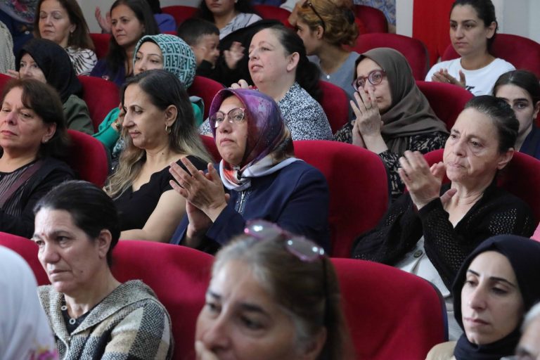 Bayraklı’da sağlık semineri:Meme kanserine dur diyelim