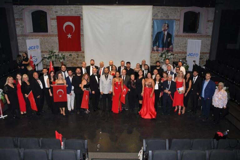 ÇOK YAŞA CUMHURİYET 100. YIL MARŞI BESTE YARIŞMASI BİRİNCİSİ AÇIKLANDI