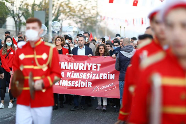 Bayraklı’dan 100. yıla özel dev Atatürk Anıtı 