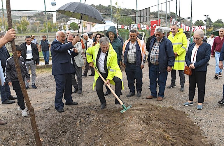 Bornova’da 100. yıla 100 fidan