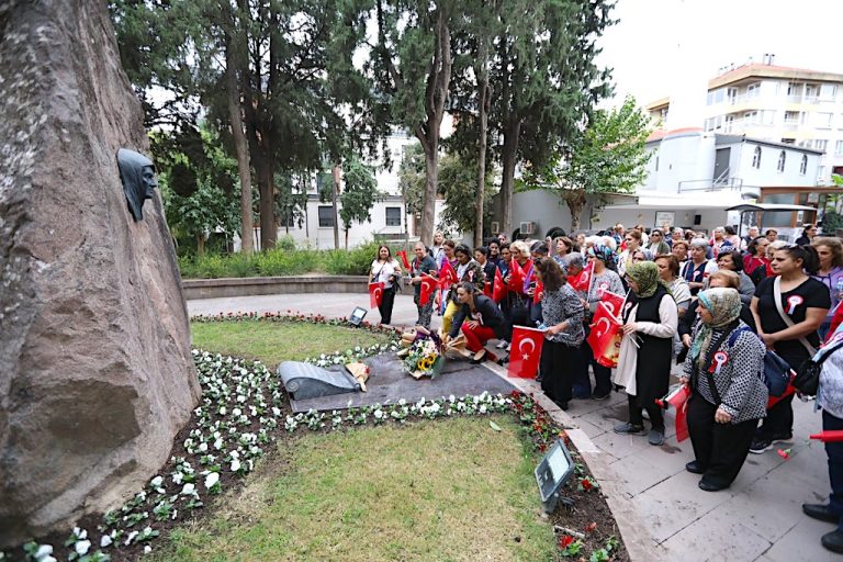 Efes Selçuk’lu kadınlar Zübeyde Hanım’ın huzurunda