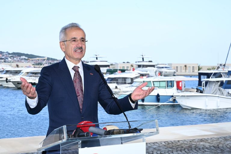 Yeni Foça Yat Limanı açıldı