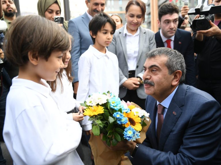 Bakan Tekin: Millî eğitimi, topyekûn bir kalkınmanın baş aktörü olarak görüyoruz