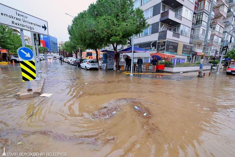 İzmir’de metrekareye 58,5 kilogram yağış düştü