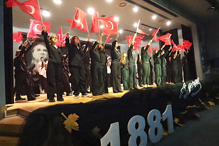 Atatürk Türk Halk Müziği konseri ile anıldı
