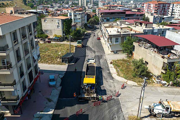 Buca’nın sokaklarında yoğun mesai