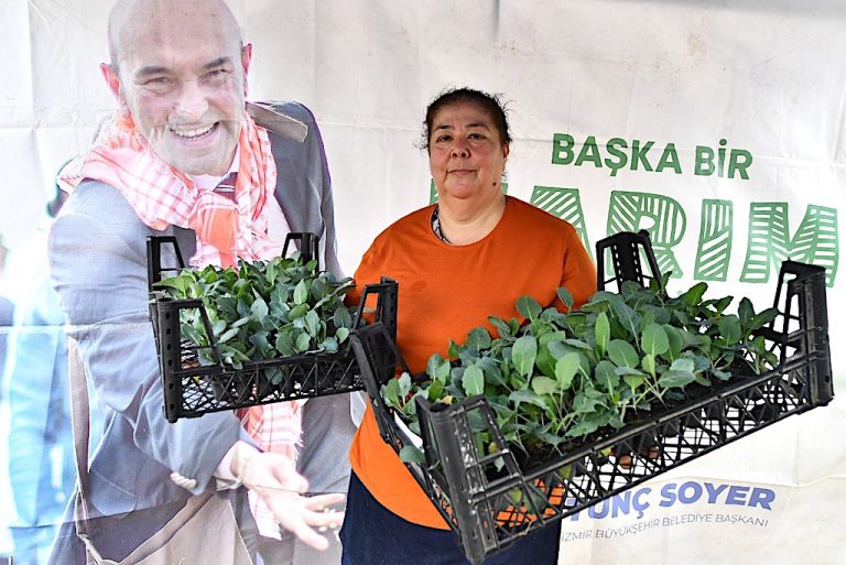 Çiftçi hem üretiyor hem kazanıyor