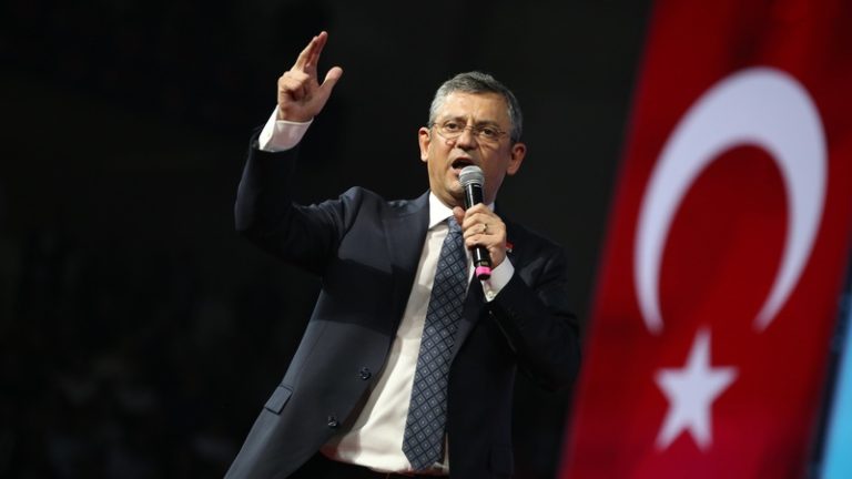 Yeni Başkan Özel CHP’de seferberlik ilan etti