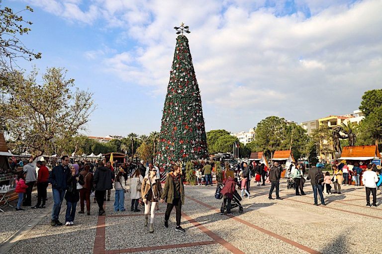 Karşıyaka’da ‘Yeni Yıl Pazarı’na geri sayım başladı