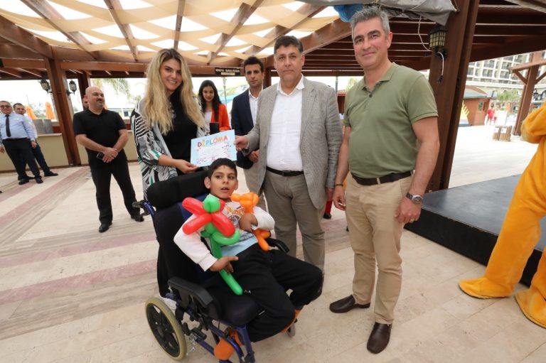 Menderes'te engeller ortadan kalkıyor