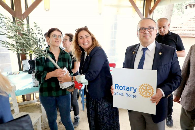 Rotaryenler Hataylı çiftçileri ve çocukları unutmadı