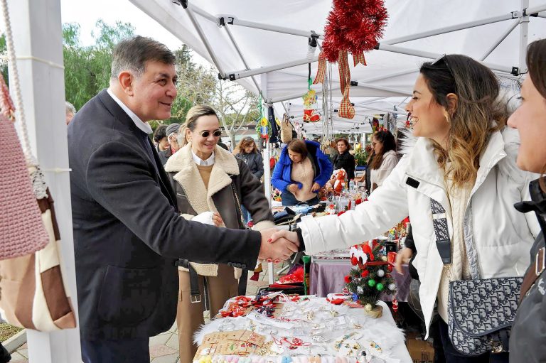 Karşıyaka’da yılın en renkli pazarı açıldı