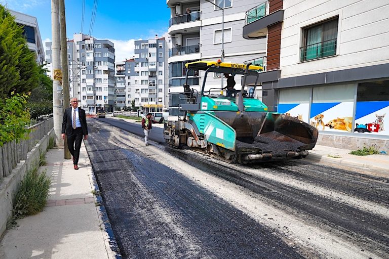 Gaziemir’in yollarında yoğun çalışma