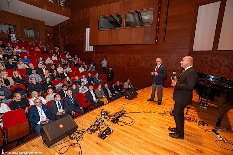 “Türkiye’nin bütün illeri İzmir gibi olsun istiyoruz”