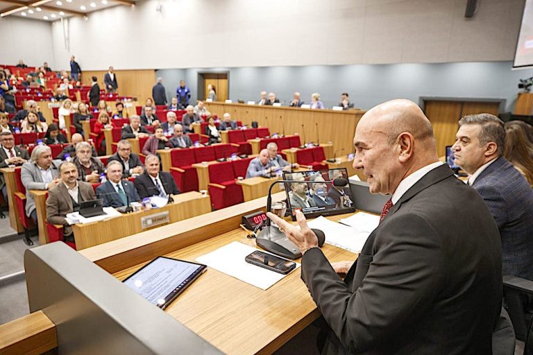 Kemeraltı esnafından 2024’te katı atık bedeli alınmayacak