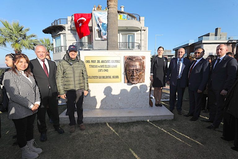 Türkiye-Ukrayna dostluk parkı Narlıdere’de açıldı