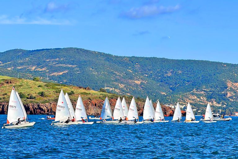 Foça İzmir İl Birinciliği Yelken Yarışlarına ev sahiliği yaptı