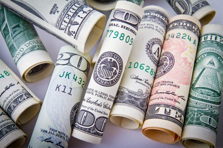 Dolar, euro ve sterlin zirvede