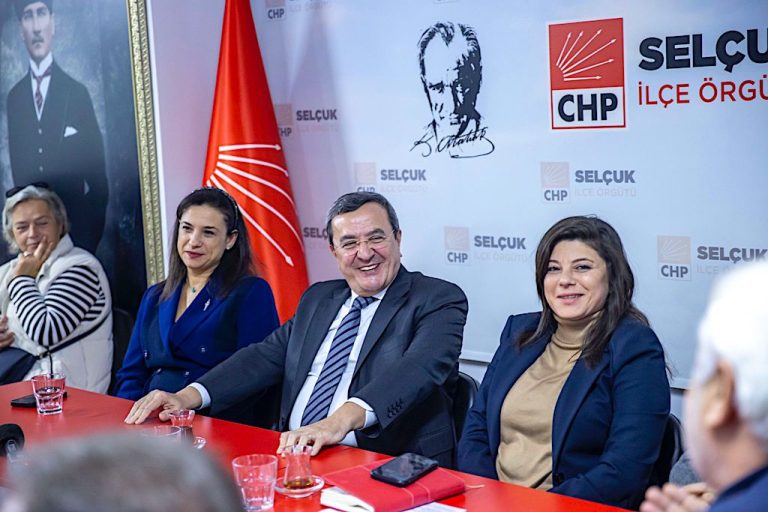 Başkan Batur, CHP ilçe örgütleriyle kucaklaştı