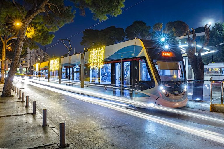 İzmir Büyükşehir Belediyesi yılbaşına hazır