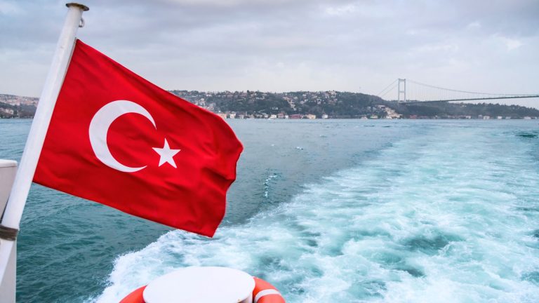 Teknelerin Türk bayrağına geçişine ilişkin tebliğ yürürlükten kaldırıldı