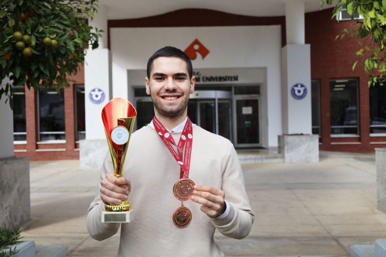 İzmirli Yağız, balede dünya üçüncüsü oldu