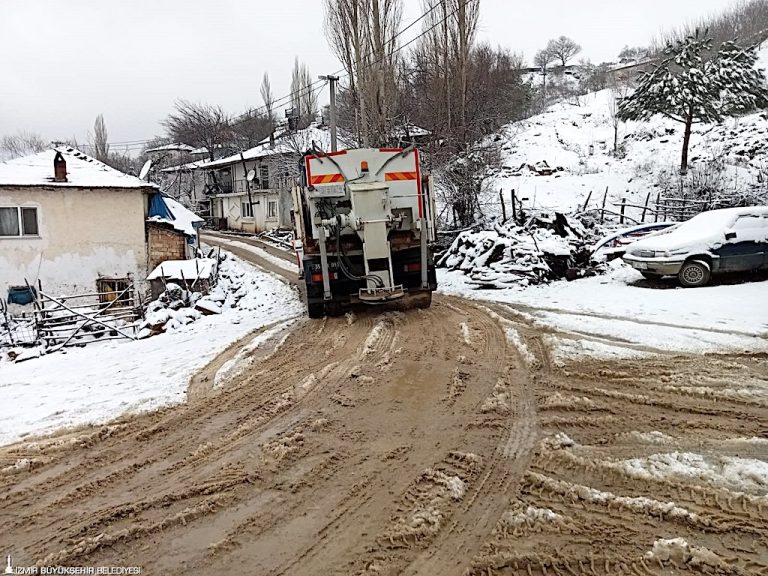 İzmir Büyükşehir Belediyesi ekipleri kar teyakkuzunda